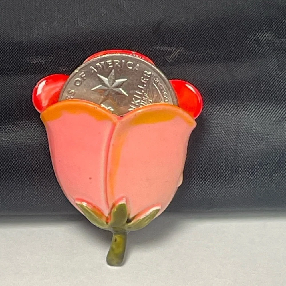 Vintage enamel tulip pouch pin.